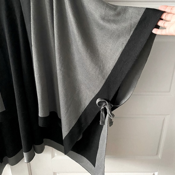 Dillards Color Block Reversible Poncho Shawl Wrap - Picture 8 of 8
